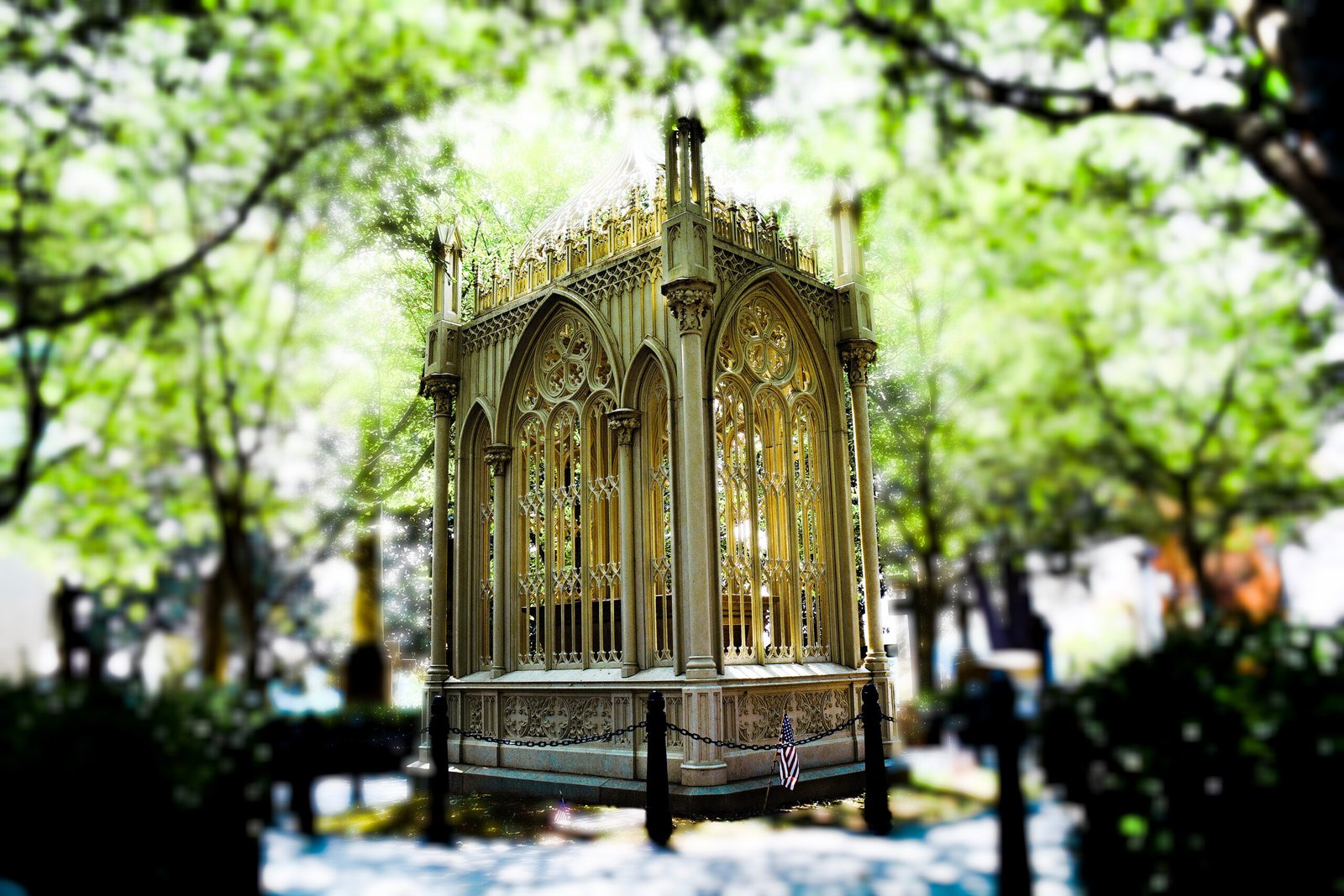 President Monroe's final final resting place at the Hollywood Cemetery as seen on a Historian Jane cemtery tour